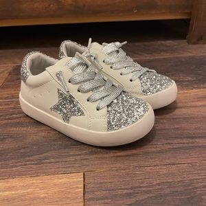 Brand new never worn toddler size 9 silver glitter star sneakers